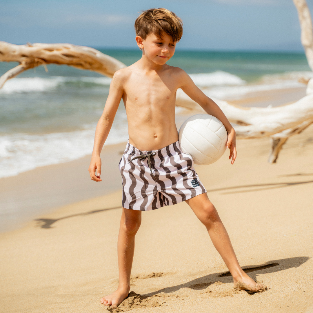 Gestreifter, gewellter grüner Bikini/Badehose für Mutter und Sohn