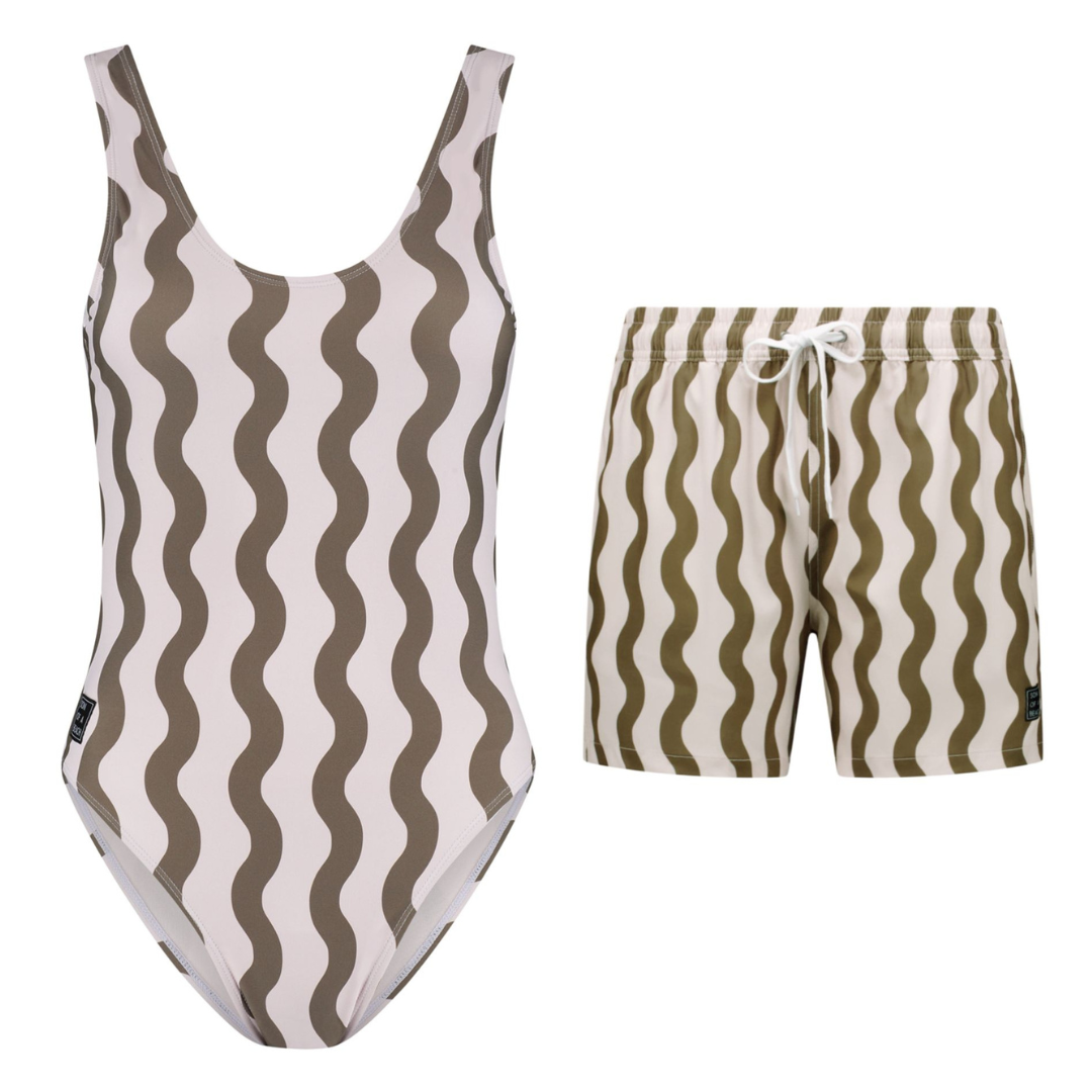 Gestreifter, gewellter grüner Badeanzug/Badehose für Mutter und Sohn