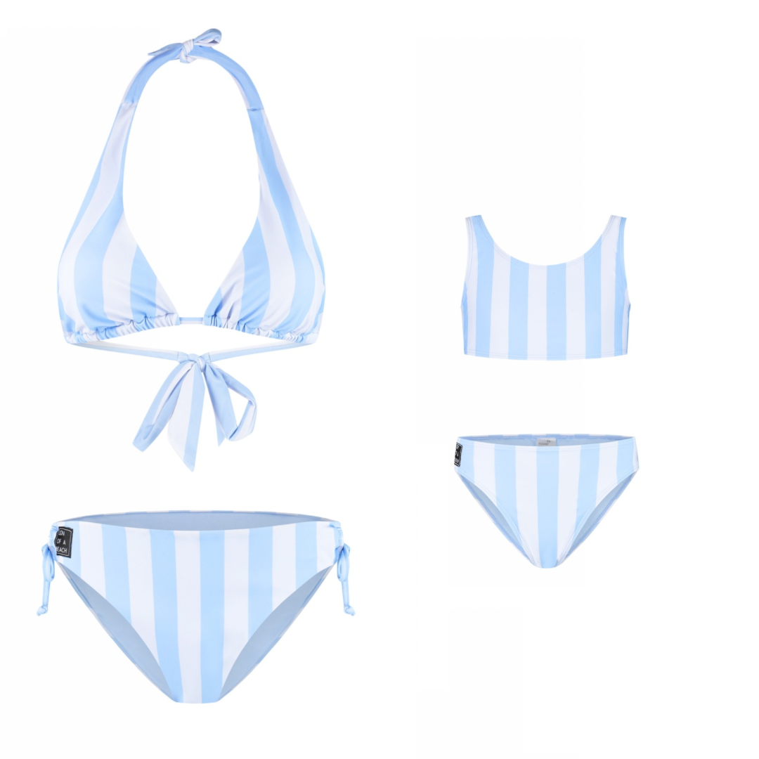 Gestreifte, hellblaue Bikinis für Mutter und Tochter